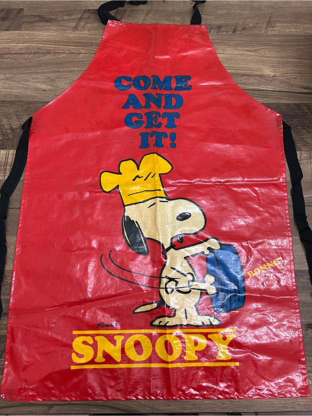 Vintage 70s Snoopy Apron PVC Sari Fabrics England Determined Productions